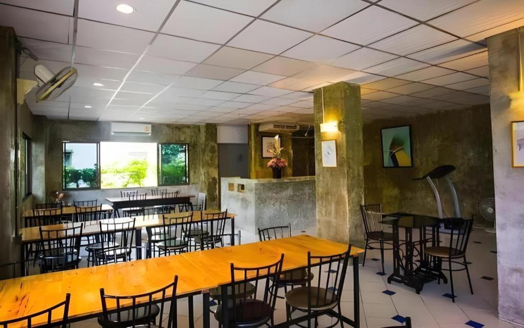 Central Place Hotel Rayong Exterior photo