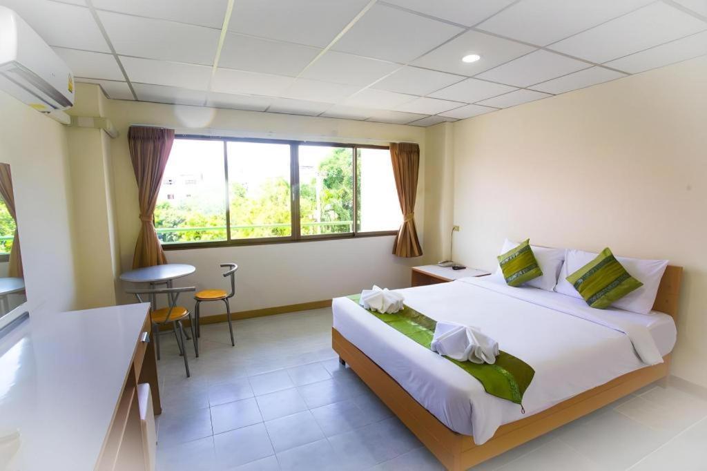 Central Place Hotel Rayong Exterior photo